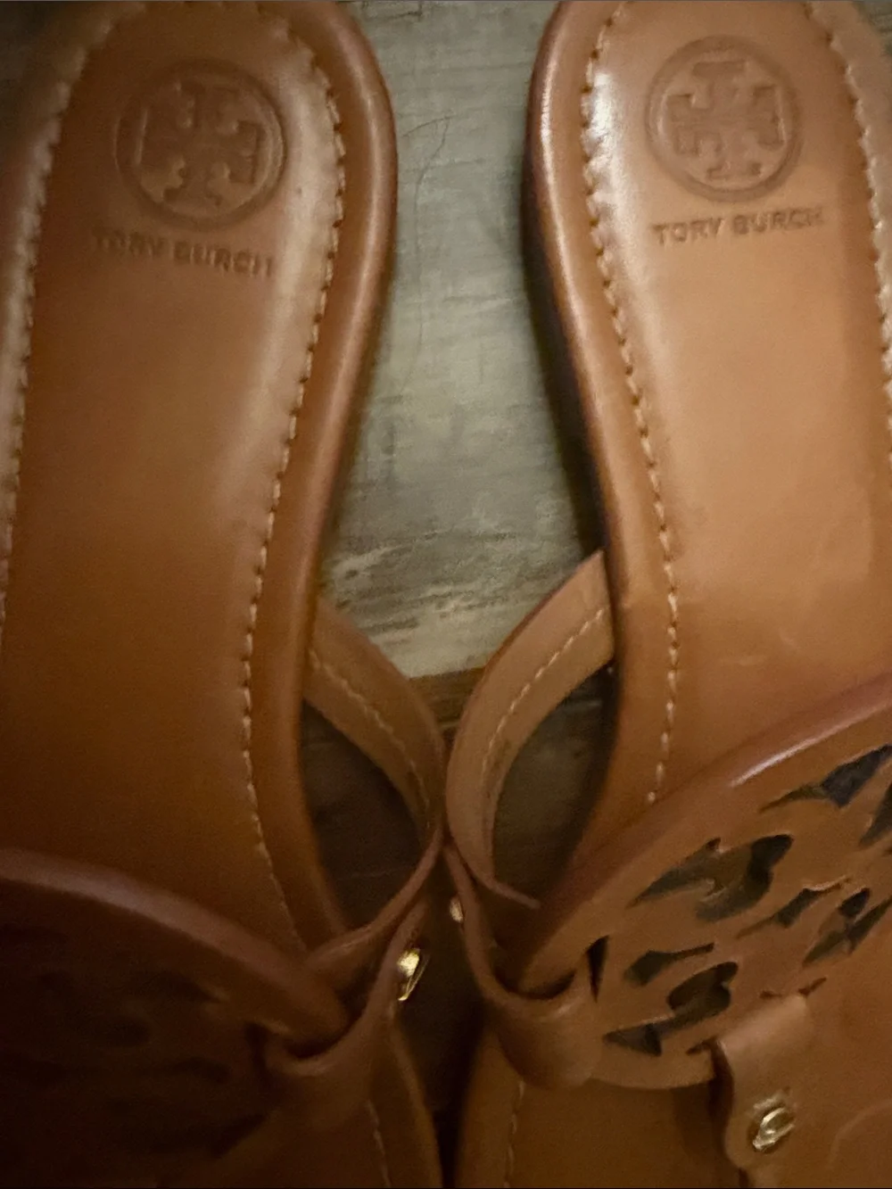 Tory Burch Tan Leather Logo Thong Sandals - Picture 5 of 6